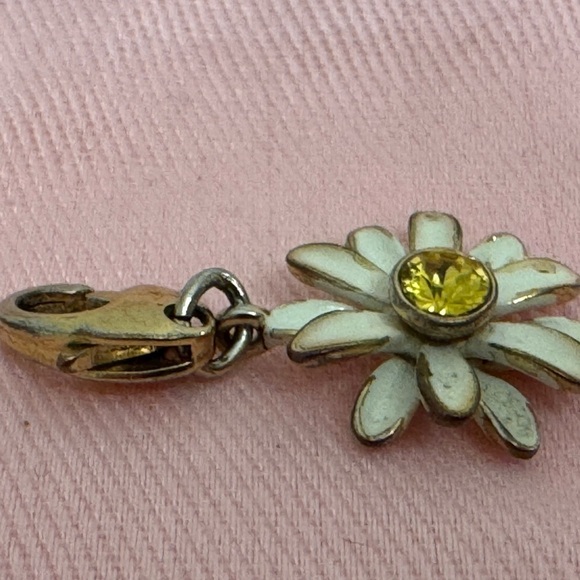 KATE SPADE Daisy Vintage Into The Bloom 12 KT Plated Charm (no Bracelet) - Picture 4 of 7